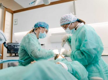 cirugia_ttt dentista en Riola, Clínica Dental en Riola